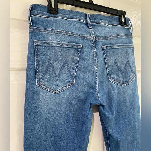 Mother The Weekender Fray Jeans In Groovy Kind of Love Size 30 Flare Medium Wash - Picture 8 of 13